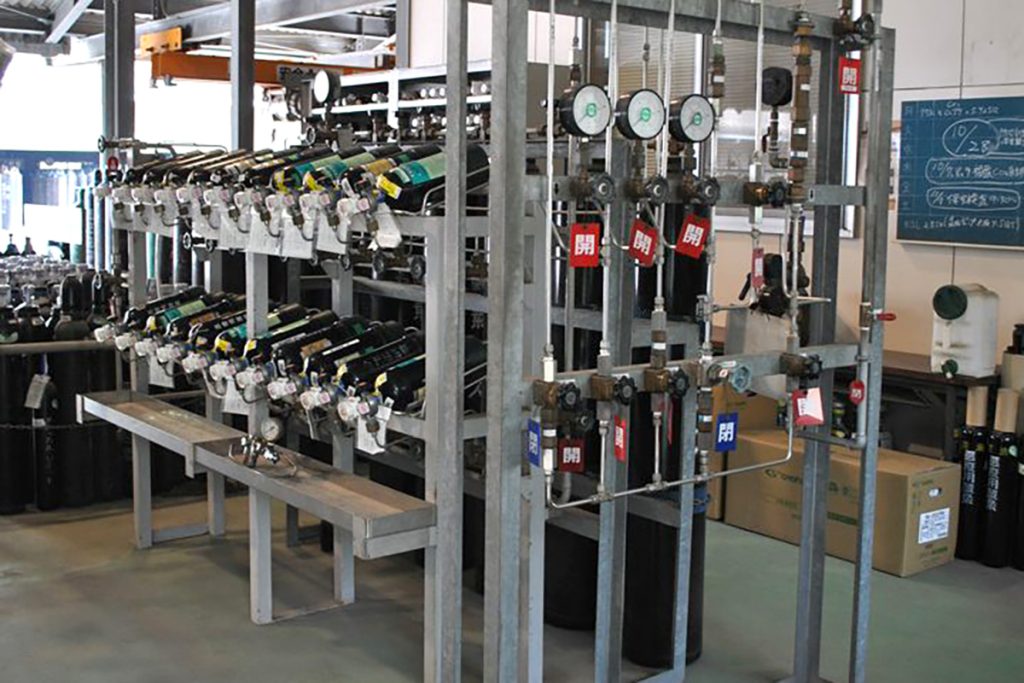 医療用酸素充填設備　19.6MPa(200kg/c㎡) 小容器専用
