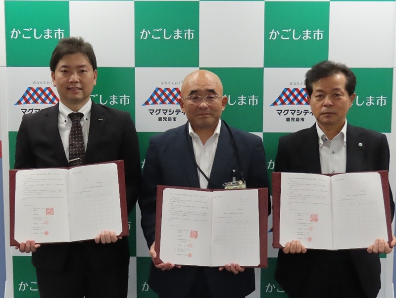 鹿児島酸素、鹿児島市と当社主要取引様である、トラスコ中山(株)様との「災害時における食糧等物資の供給協力に関する協定」を締結 左から トラスコ中山㈱藤田部長、鹿児島市危機管理局長、鹿児島酸素㈱大栄社長